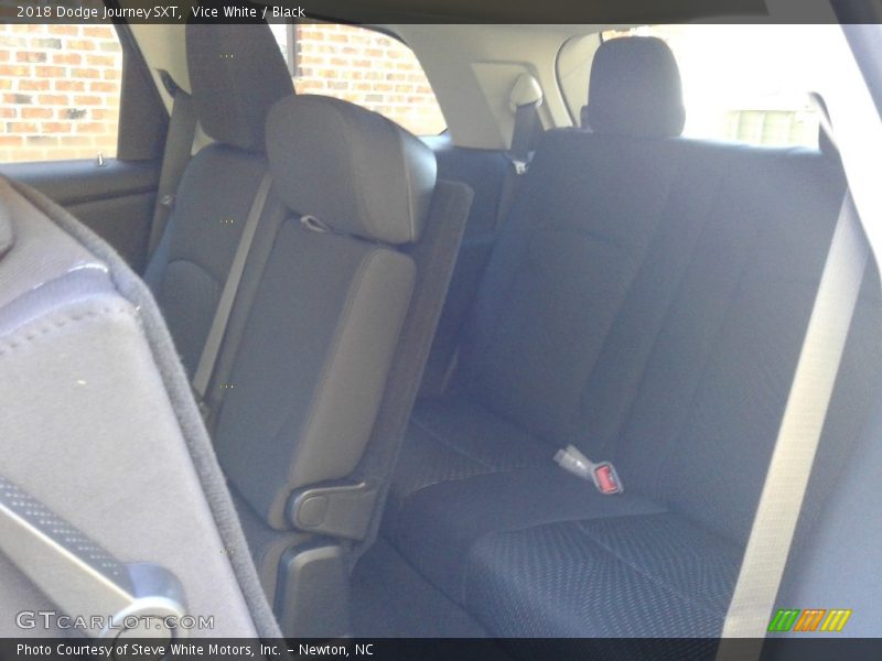 Vice White / Black 2018 Dodge Journey SXT