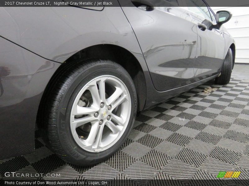 Nightfall Gray Metallic / Jet Black 2017 Chevrolet Cruze LT