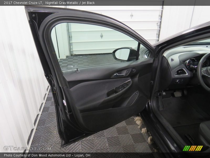 Nightfall Gray Metallic / Jet Black 2017 Chevrolet Cruze LT