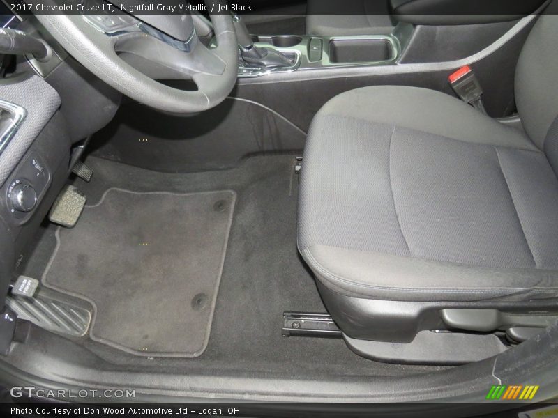 Nightfall Gray Metallic / Jet Black 2017 Chevrolet Cruze LT