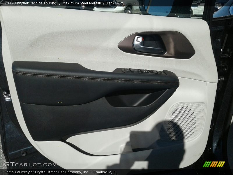Door Panel of 2019 Pacifica Touring L