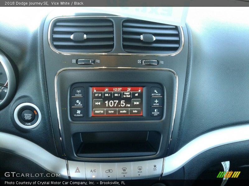 Vice White / Black 2018 Dodge Journey SE