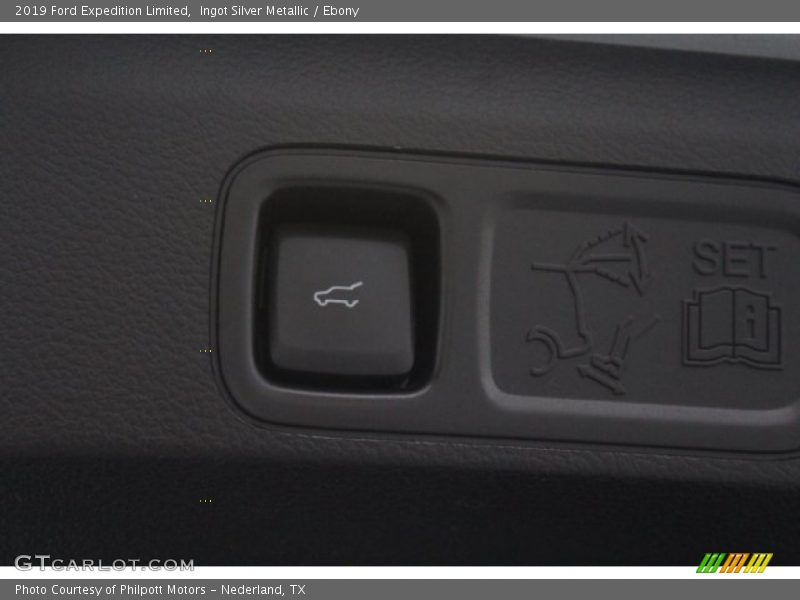 Ingot Silver Metallic / Ebony 2019 Ford Expedition Limited