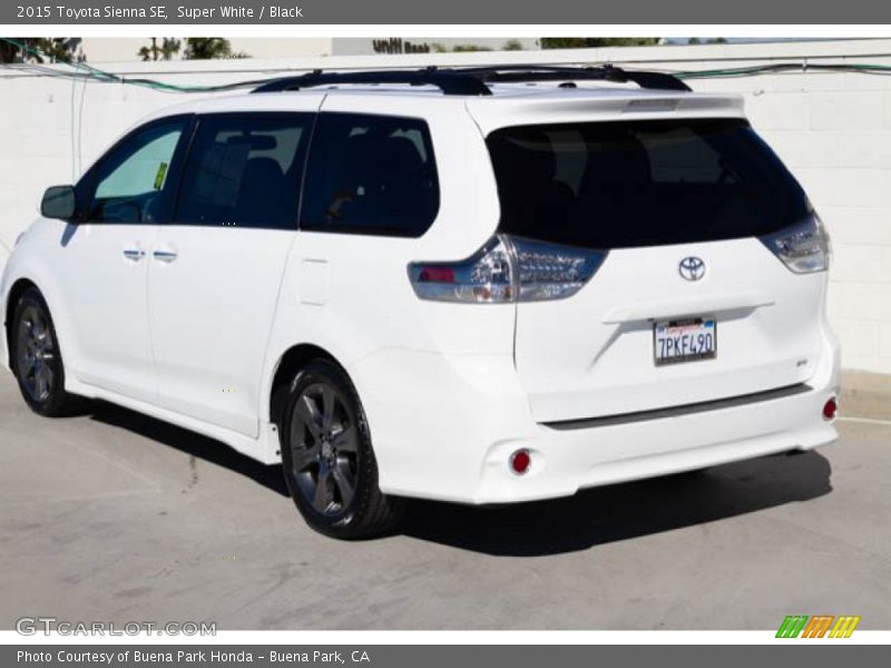 Super White / Black 2015 Toyota Sienna SE
