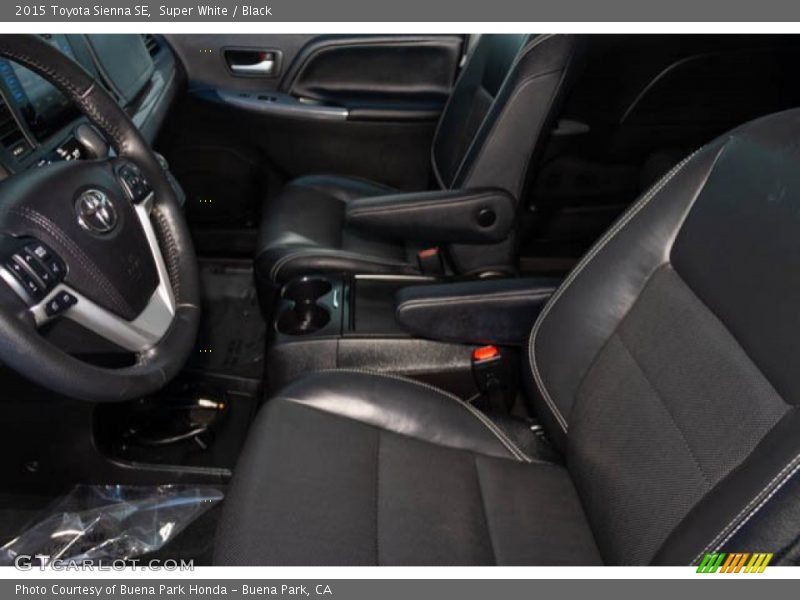 Super White / Black 2015 Toyota Sienna SE