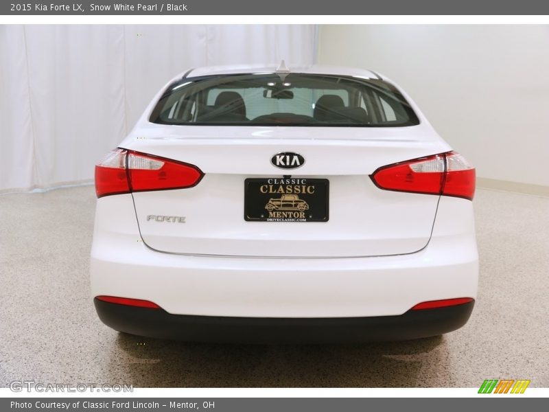 Snow White Pearl / Black 2015 Kia Forte LX