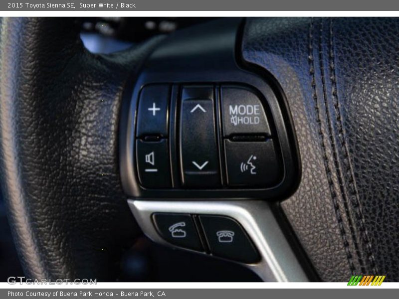 Super White / Black 2015 Toyota Sienna SE