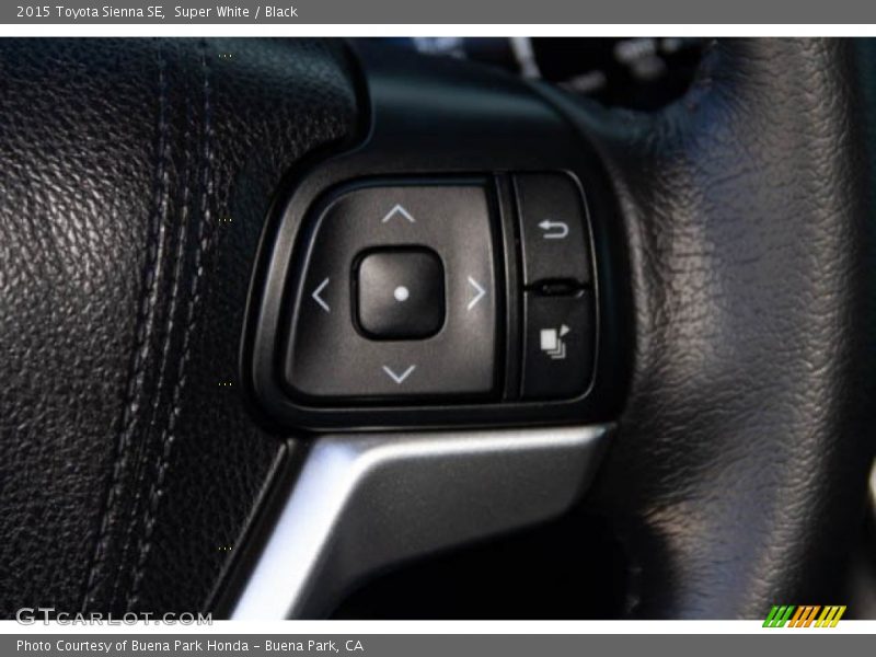 Super White / Black 2015 Toyota Sienna SE
