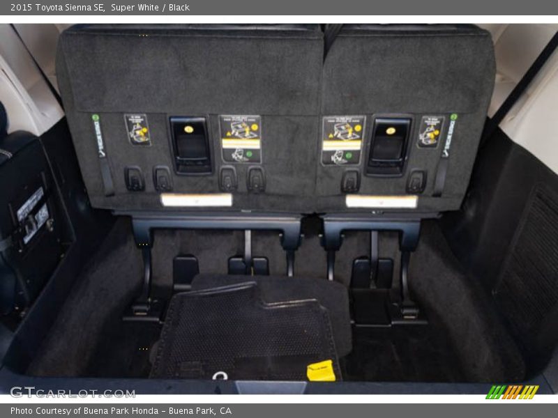 Super White / Black 2015 Toyota Sienna SE