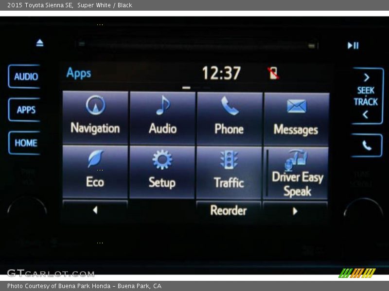 Super White / Black 2015 Toyota Sienna SE