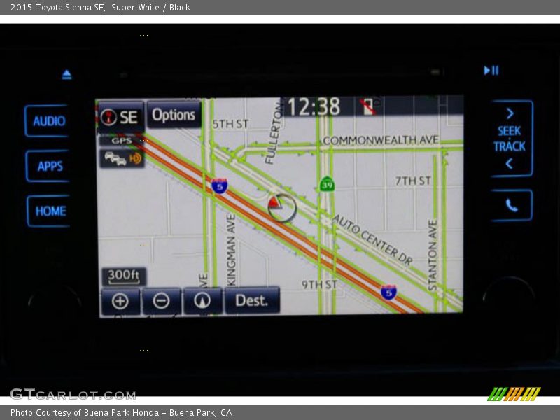 Super White / Black 2015 Toyota Sienna SE