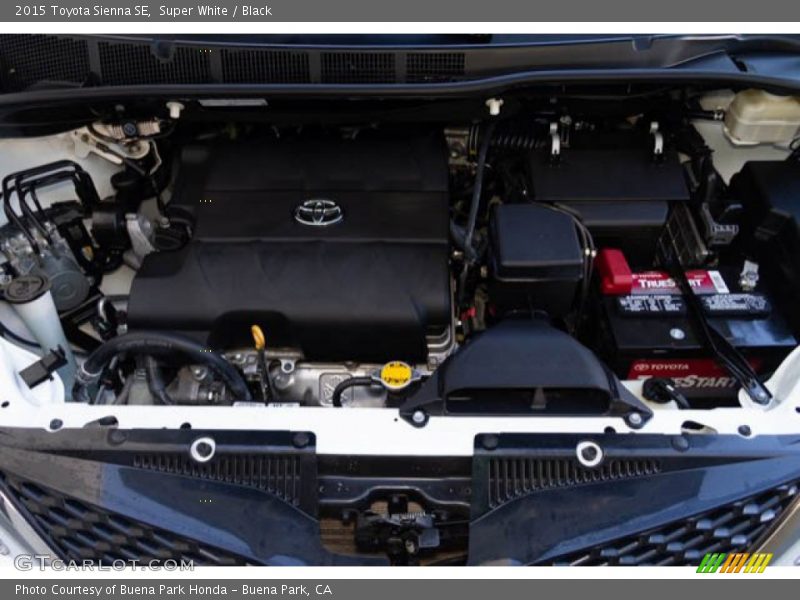 Super White / Black 2015 Toyota Sienna SE