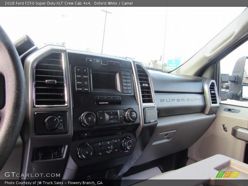 Oxford White / Camel 2018 Ford F250 Super Duty XLT Crew Cab 4x4