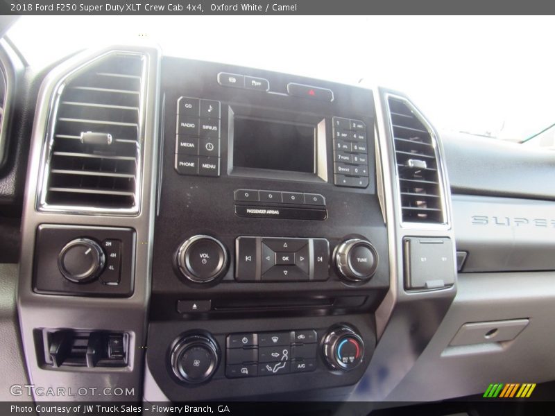 Oxford White / Camel 2018 Ford F250 Super Duty XLT Crew Cab 4x4