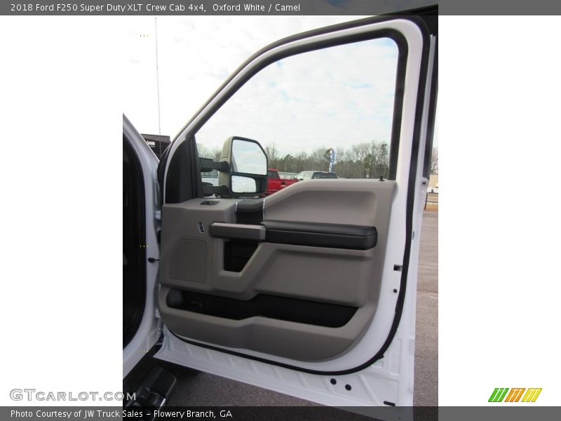 Oxford White / Camel 2018 Ford F250 Super Duty XLT Crew Cab 4x4