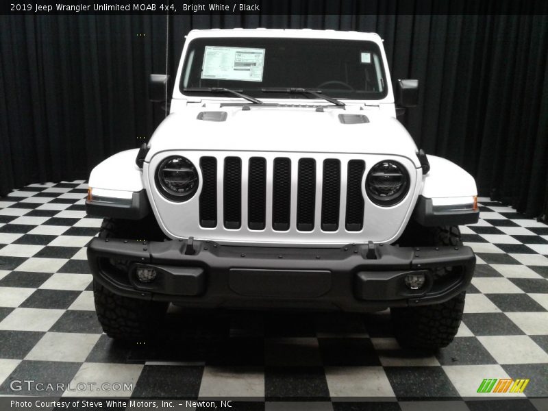Bright White / Black 2019 Jeep Wrangler Unlimited MOAB 4x4