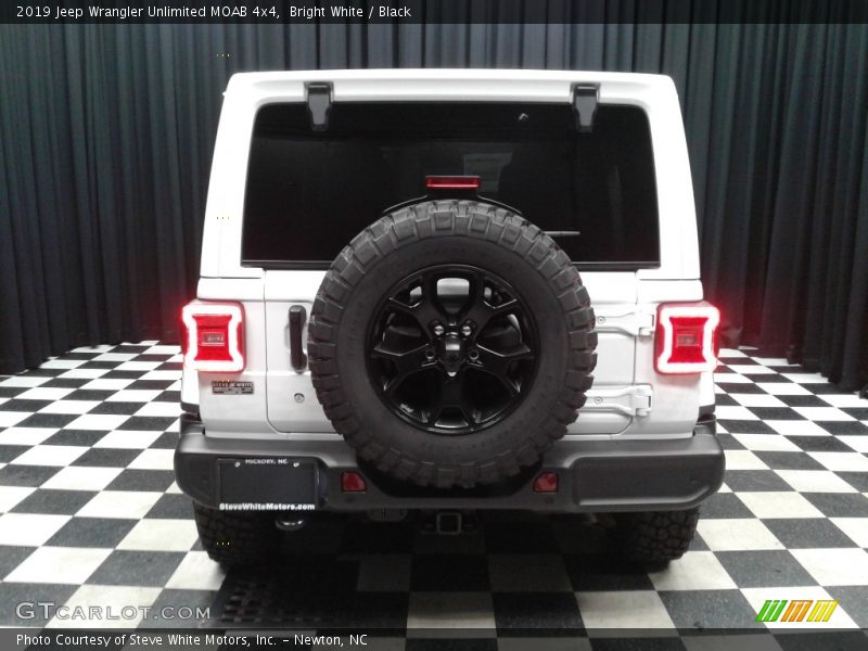 Bright White / Black 2019 Jeep Wrangler Unlimited MOAB 4x4