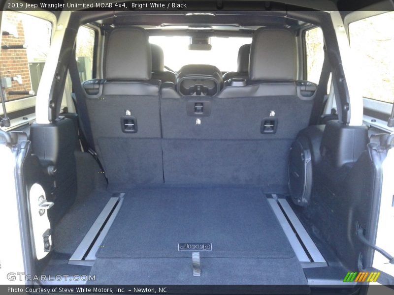 Bright White / Black 2019 Jeep Wrangler Unlimited MOAB 4x4