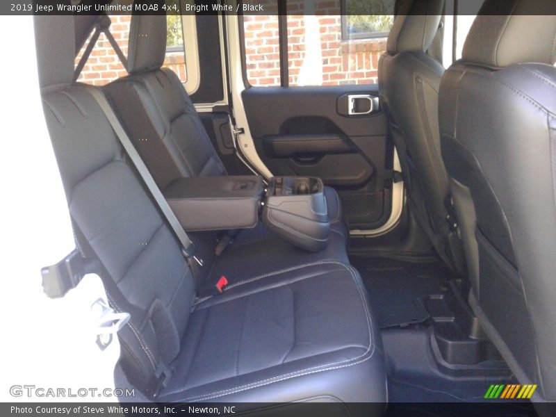 Bright White / Black 2019 Jeep Wrangler Unlimited MOAB 4x4