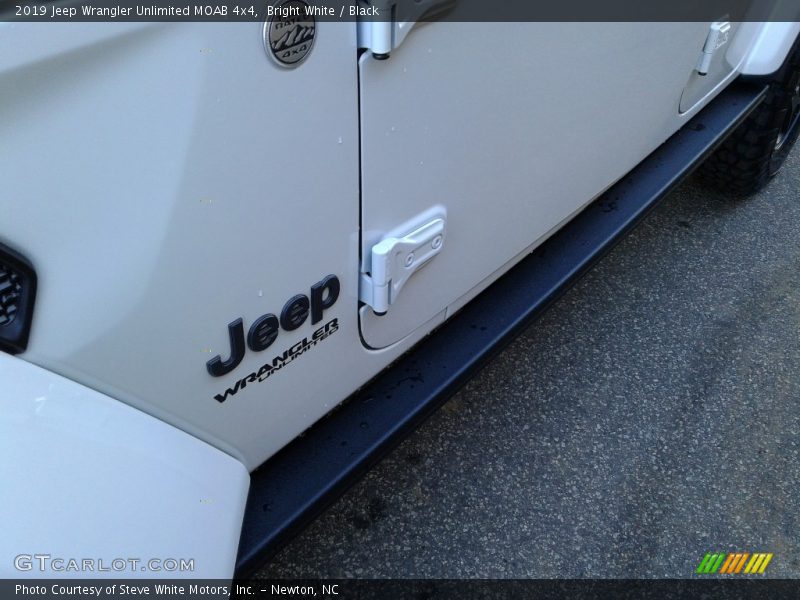 Bright White / Black 2019 Jeep Wrangler Unlimited MOAB 4x4
