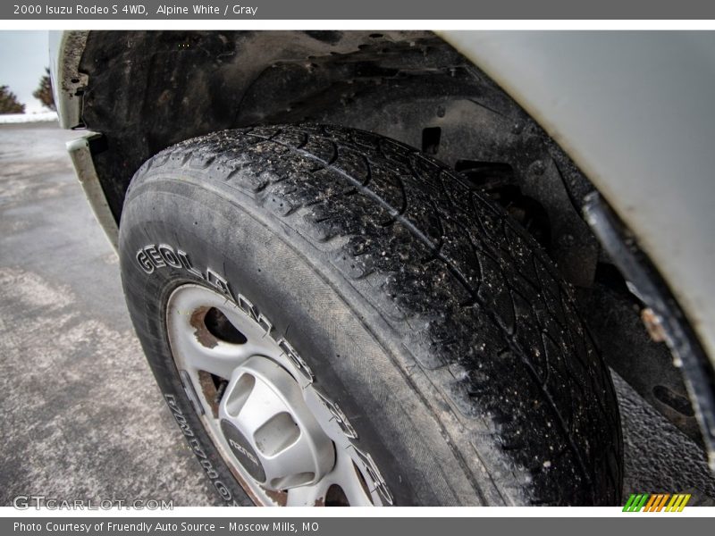 Alpine White / Gray 2000 Isuzu Rodeo S 4WD