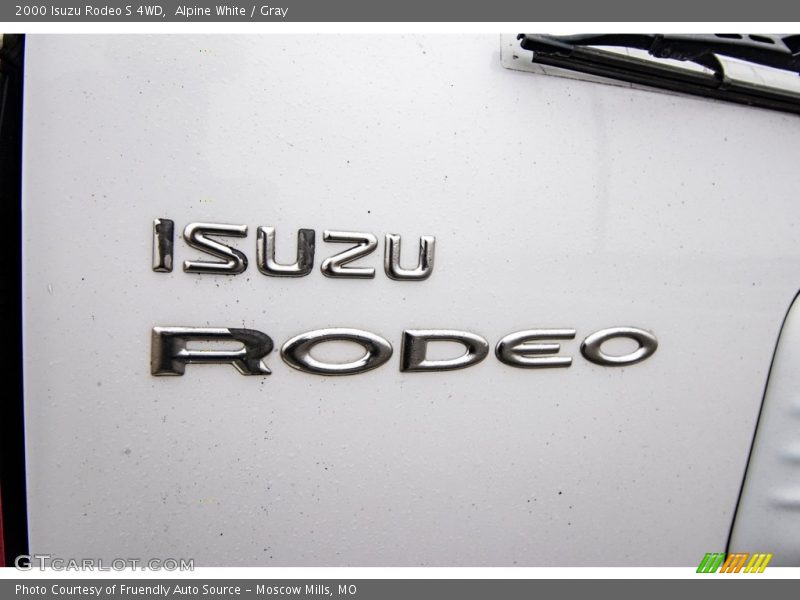 Alpine White / Gray 2000 Isuzu Rodeo S 4WD