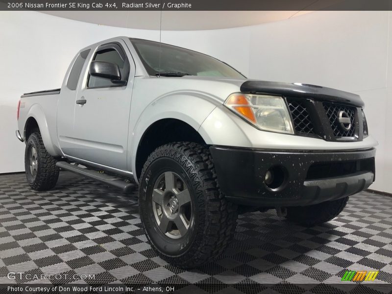 Radiant Silver / Graphite 2006 Nissan Frontier SE King Cab 4x4
