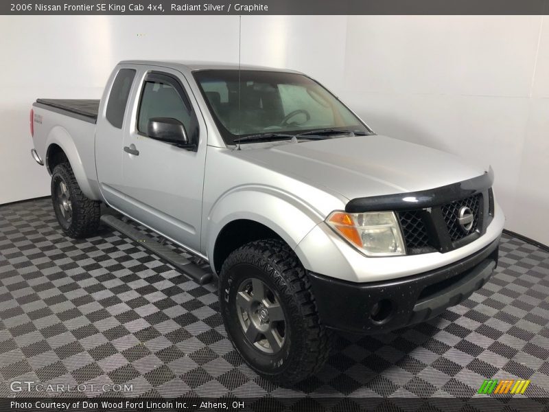 Radiant Silver / Graphite 2006 Nissan Frontier SE King Cab 4x4
