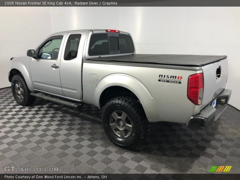 Radiant Silver / Graphite 2006 Nissan Frontier SE King Cab 4x4