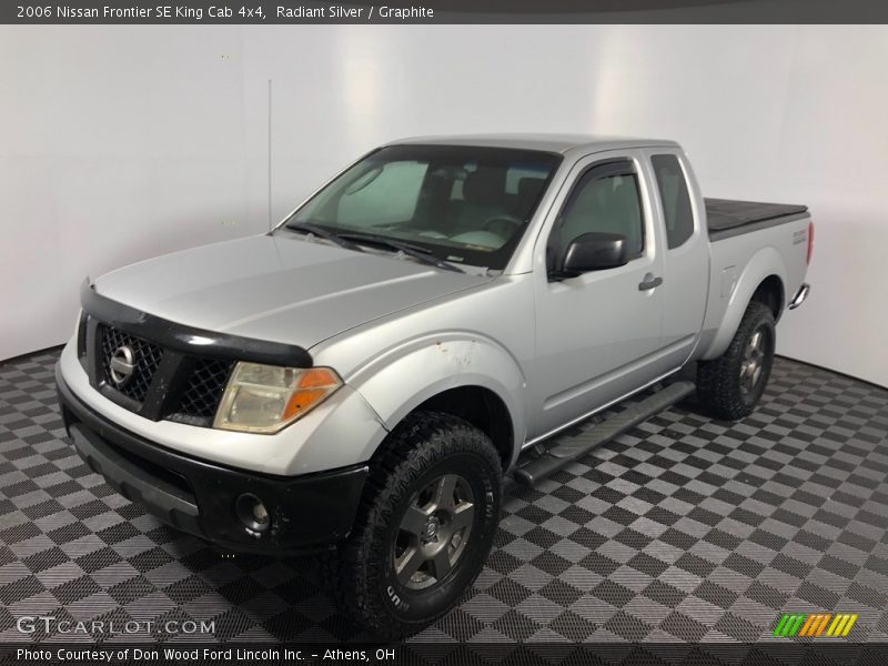 Radiant Silver / Graphite 2006 Nissan Frontier SE King Cab 4x4