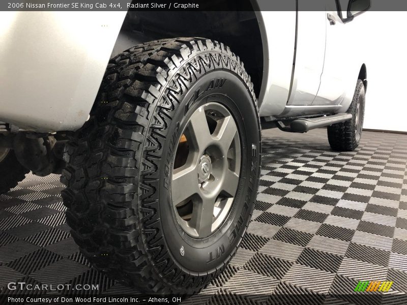 Radiant Silver / Graphite 2006 Nissan Frontier SE King Cab 4x4