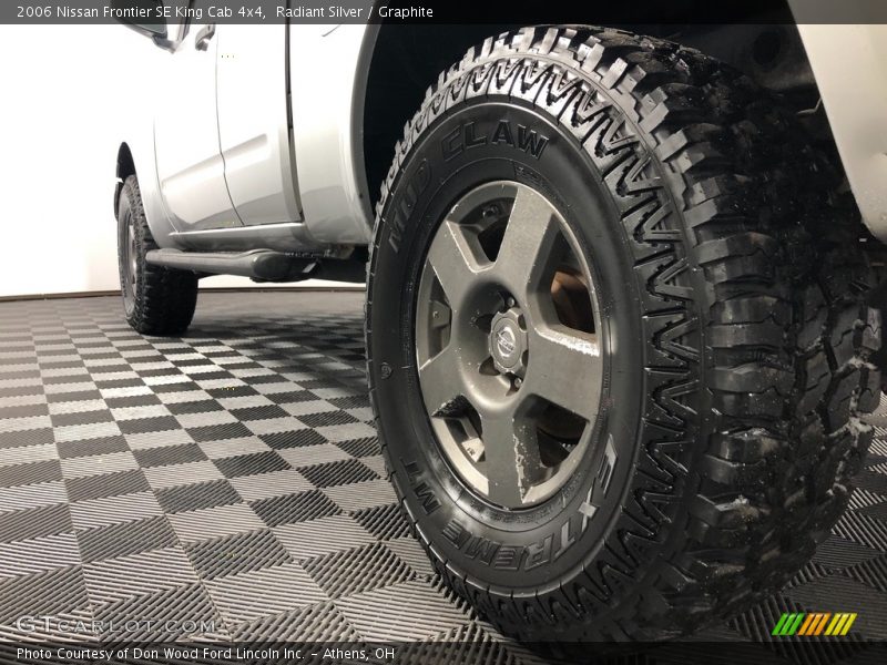 Radiant Silver / Graphite 2006 Nissan Frontier SE King Cab 4x4