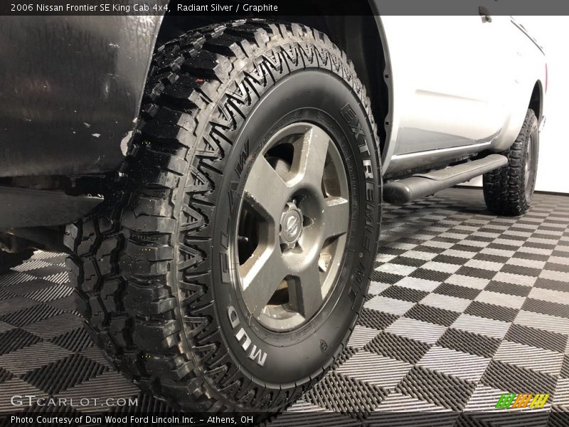 Radiant Silver / Graphite 2006 Nissan Frontier SE King Cab 4x4