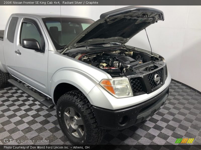 Radiant Silver / Graphite 2006 Nissan Frontier SE King Cab 4x4