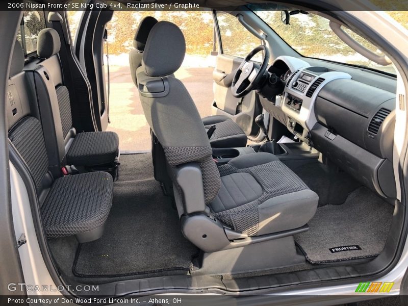 Radiant Silver / Graphite 2006 Nissan Frontier SE King Cab 4x4