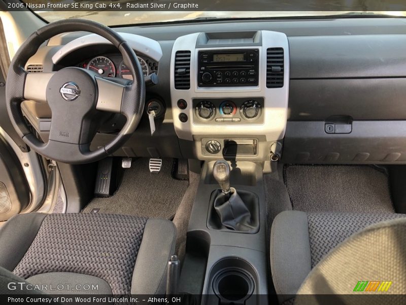 Radiant Silver / Graphite 2006 Nissan Frontier SE King Cab 4x4