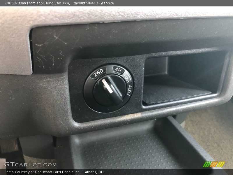 Radiant Silver / Graphite 2006 Nissan Frontier SE King Cab 4x4