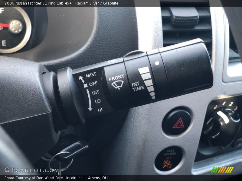 Radiant Silver / Graphite 2006 Nissan Frontier SE King Cab 4x4