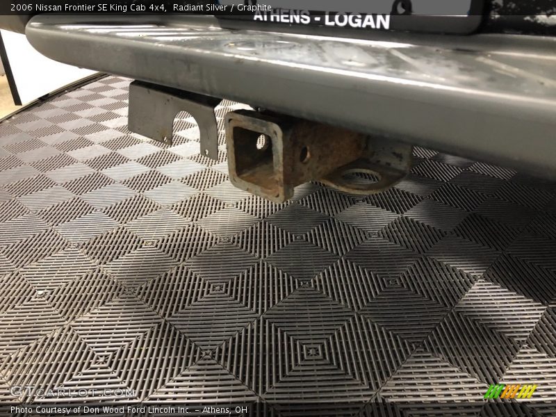 Radiant Silver / Graphite 2006 Nissan Frontier SE King Cab 4x4