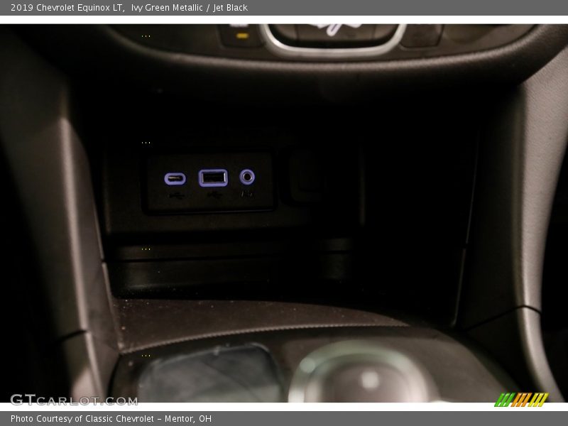 Ivy Green Metallic / Jet Black 2019 Chevrolet Equinox LT