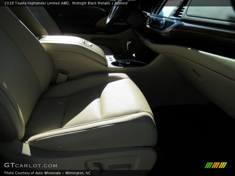Midnight Black Metallic / Almond 2018 Toyota Highlander Limited AWD