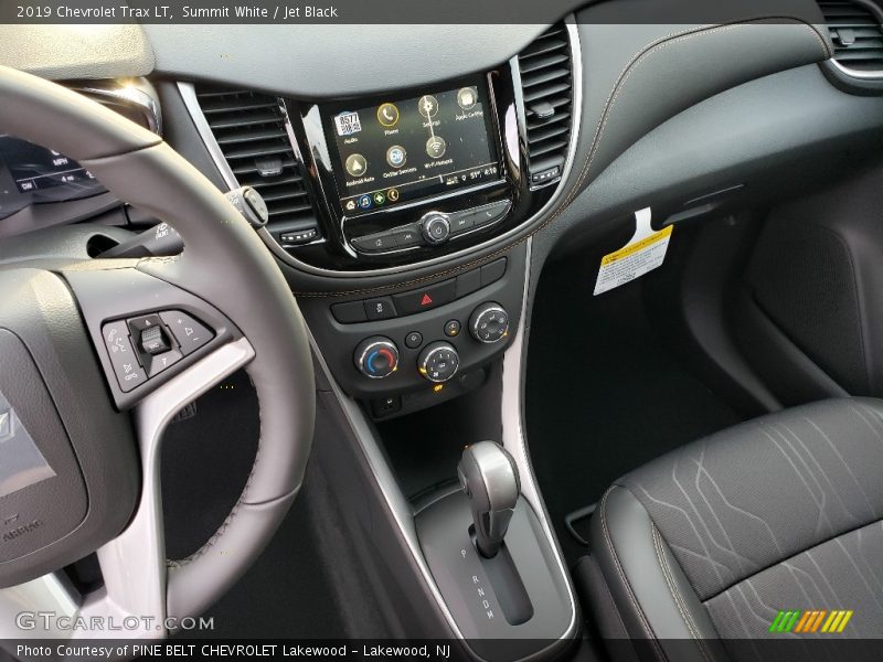 Summit White / Jet Black 2019 Chevrolet Trax LT