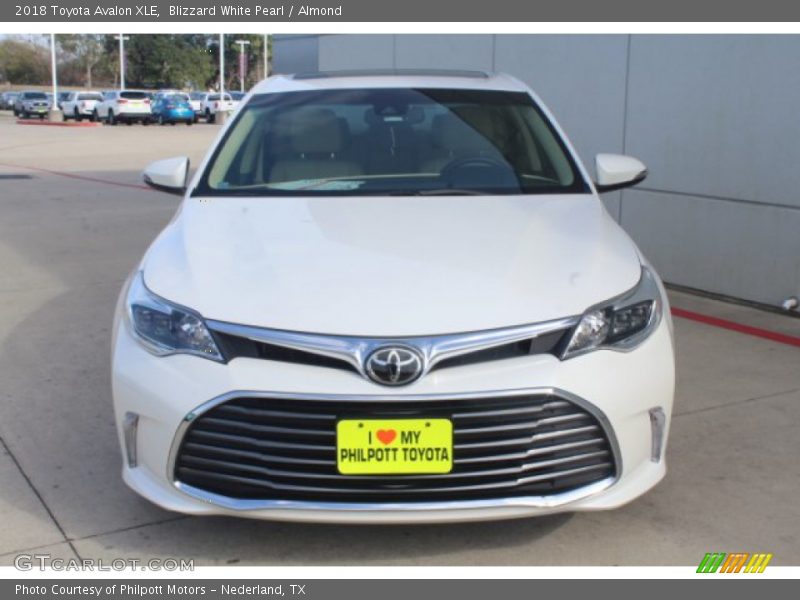 Blizzard White Pearl / Almond 2018 Toyota Avalon XLE