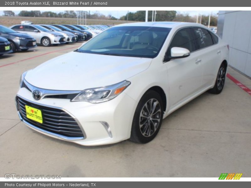 Blizzard White Pearl / Almond 2018 Toyota Avalon XLE