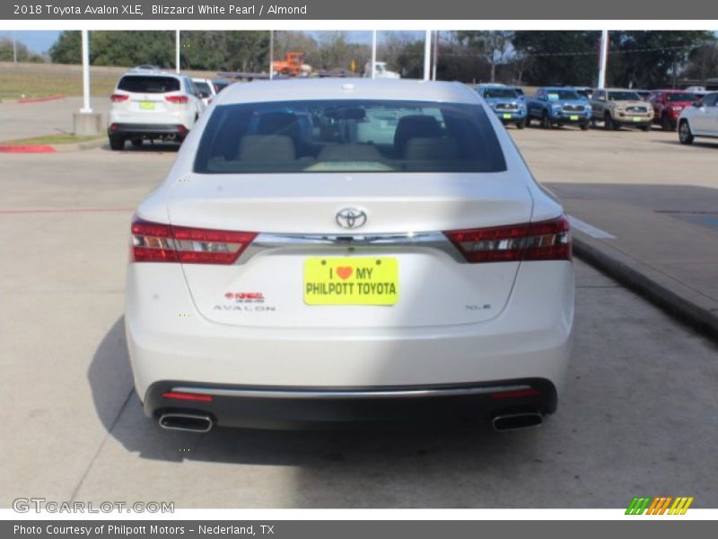 Blizzard White Pearl / Almond 2018 Toyota Avalon XLE