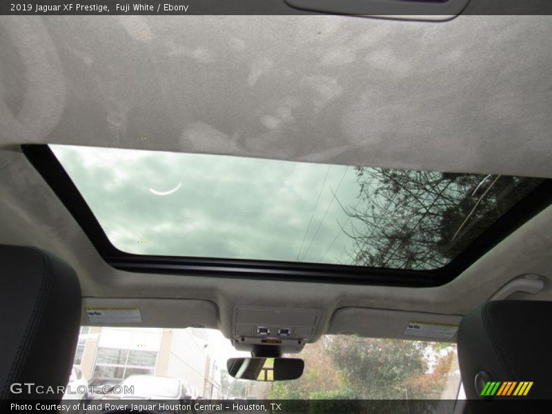 Fuji White / Ebony 2019 Jaguar XF Prestige