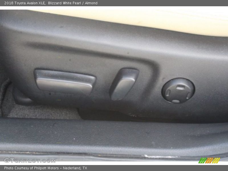 Blizzard White Pearl / Almond 2018 Toyota Avalon XLE