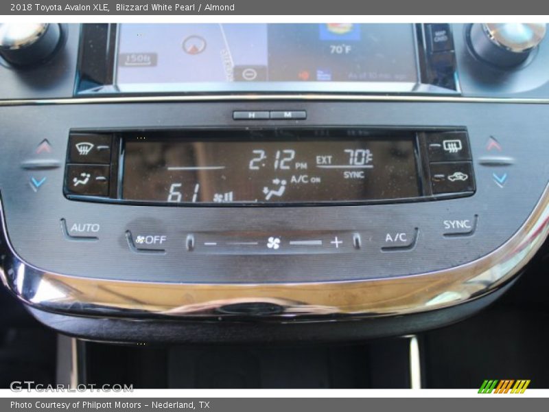 Blizzard White Pearl / Almond 2018 Toyota Avalon XLE
