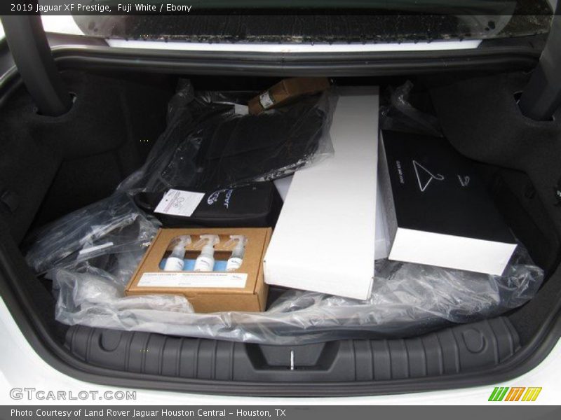 Fuji White / Ebony 2019 Jaguar XF Prestige