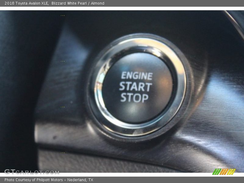 Blizzard White Pearl / Almond 2018 Toyota Avalon XLE